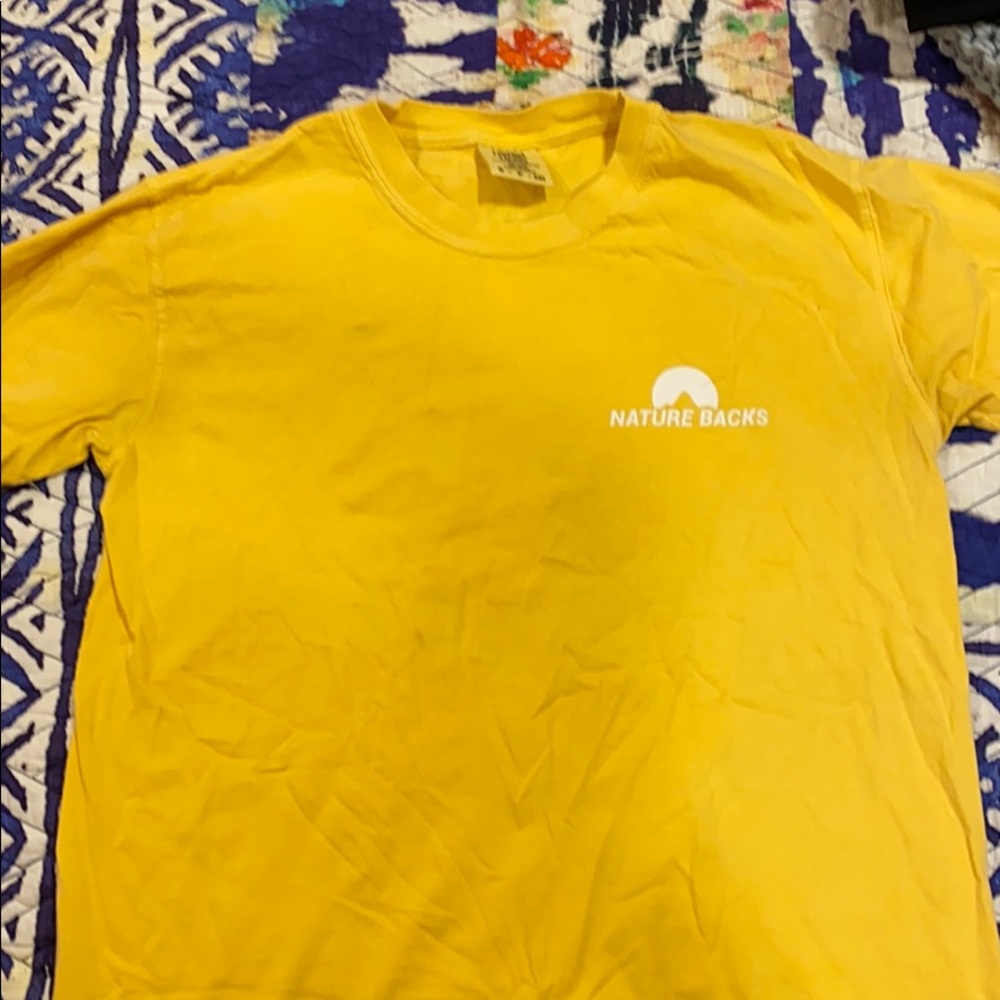 nature back yellow tee
